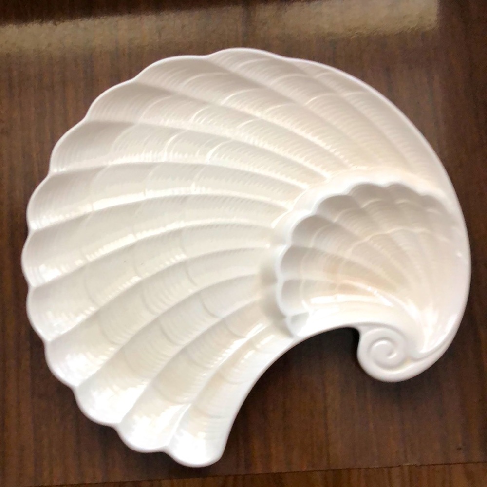 Pretty seashell dish